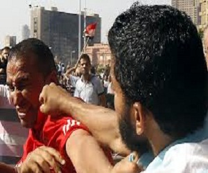   مصر اليوم - اشتباكات بالأيدي بين مؤيدي مرسي وعدد من أهالي الأقصر