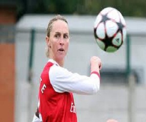   مصر اليوم - مواجهات داخل الملعب وخارجه في كرة القدم النسائية