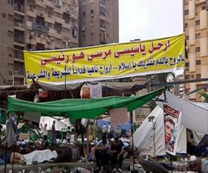   مصر اليوم - اصابة 12 شخصاً في اشتباكات بين انصار  مرسي ومعارضيه  بالاسكندرية