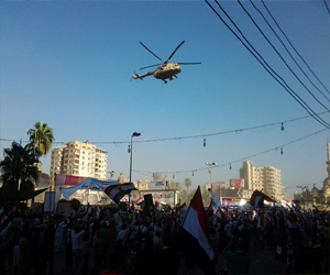   مصر اليوم - تجمع المئات من مؤيدي السيسي في المنصورة