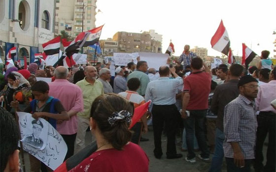   مصر اليوم - توافد العشرات إلى الأربعين لإحياء تظاهرات لا للإرهاب في السويس