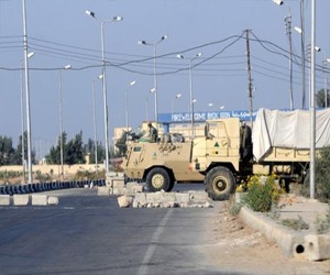   مصر اليوم - مقتل مدنيين وإصابة جنديين في هجوم مسلح على مدرعة للجيش في شمال سيناء