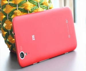 مصر اليوم - ZTE Geek U988S أوّل هاتف بمعالج Tegra 4