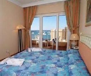   مصر اليوم - لجنة ثلاثية لبحث مشكلة العاملين في فندق ريميفيرا في الغردقة