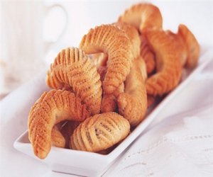   مصر اليوم - بسكويت الهلال بالتمر