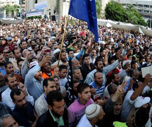   مصر اليوم - أنصار مرسي يتظاهرون لليوم الثاني أمام القائد إبراهيم