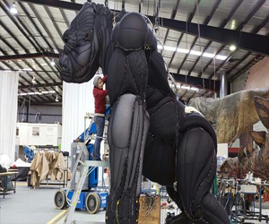   مصر اليوم - إحياء كينغ كونغ بروبوت عملاق