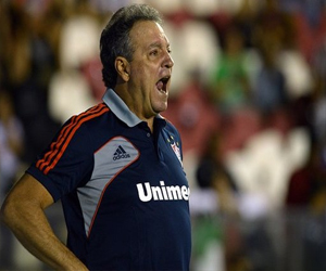   مصر اليوم - فلومينينسي يقيل مدربه البرازيلي براغا