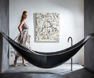   مصر اليوم - حوض استحمام على شكل أرجوحة