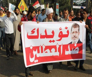   مصر اليوم - أنصار مرسي يتظاهرون بالإسكندرية لرفض فض الاعتصامات