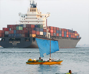   مصر اليوم - تراجع عائدات قناة السويس في يونيو