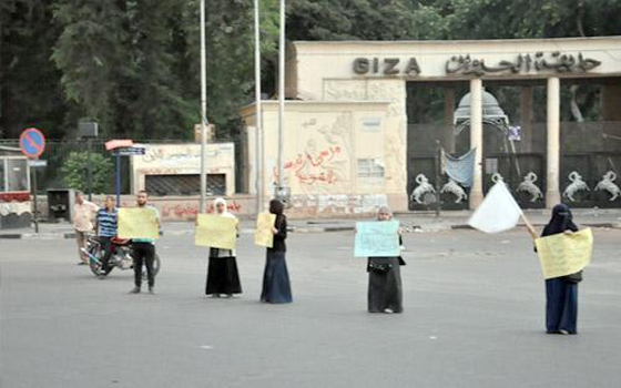   مصر اليوم - هدوء حذر في النهضة ورابعة العدوية وفض الاعتصام أمام مديرية أمن الجيزة