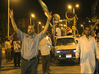   مصر اليوم - 3 مسيرات للتنديد بعزل مرسي وسط مُشادّات مستمرة في السويس