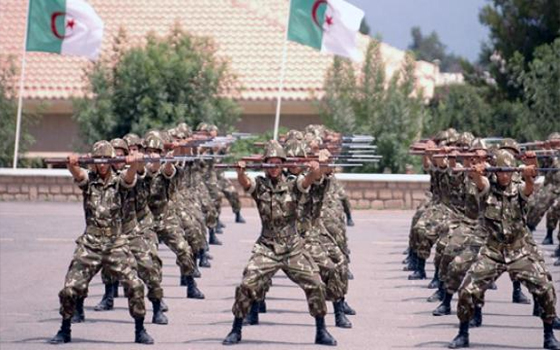 مصر اليوم - الجيش الجزائري يشنّ عمليات تمشيط واسعة في معقل أمير القاعدة درودكال