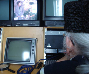 مصر اليوم - تغريم قناة تليفزيونية هولندية لسماحها لضيف برنامج بالتدخين على الهواء