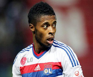   مصر اليوم - شالكه يعلن رحيل لاعبه البرازيلي باستوس بالتراضي