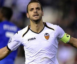   مصر اليوم - روبرتو سولدادو يتهم رئيس فالنسيا بالكذب ورحيله لعدم الاستقرار