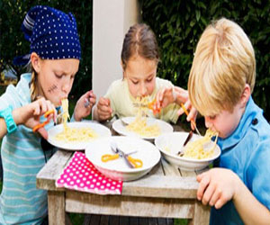 مصر اليوم - هل تناول الطعام في صحبة ينمي قدراتك الاجتماعية؟