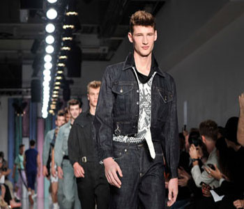 مصر اليوم - الجينز عالي الخصر موضة العام للرجال