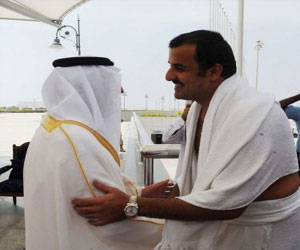 مصر اليوم - أمير قطر يلتقي العاهل السعودي في أول زيارة له إلى الخارج