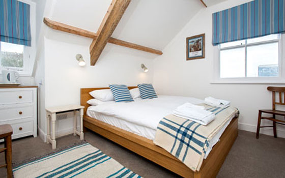   مصر اليوم - فندق كوينز أوتيل في سانت إيفيز مصدر البهجة والمتعة الحقيقية وتنوع الأطعمة