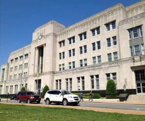   مصر اليوم - القضاء الأميركي يصدر أحكامًا بالسجن المؤبد على قراصنة صوماليين قتلوا أميركيين