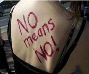   مصر اليوم - هل تجرم الدول العربية اغتصاب الزوجة