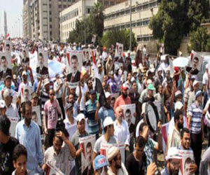   مصر اليوم - مؤيدو المعزول يقطعون طريق صلاح سالم