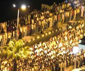   مصر اليوم - الاحتجاجات  تفسد الأجواء الروحانية لـليلة القدر في الإسكندرية