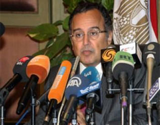   مصر اليوم - وزير الخارجية المصري يناقش الوضع السياسي