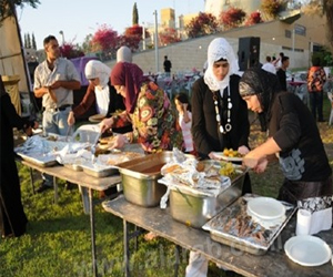   مصر اليوم - إفطار لنشطاء الإسكندرية بمشاركة حسن مصطفي وأسرته