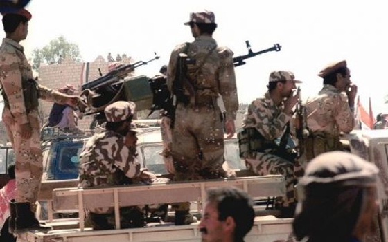   مصر اليوم - مسلحون يهاجمون مروحية تابعة للجيش اليمني ومقتل عسكريين بينهم قائد رفيع