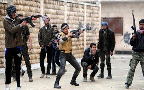 مصر اليوم - المعارضة السورية على مشارف القرداحة واشتباكات عنيفة في حلب