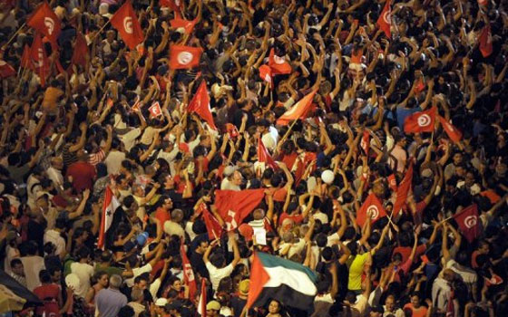 مصر اليوم - الآلاف من أنصار المعارضة التونسية يحتشدون في مليونية اعتصام الرحيل