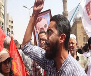   مصر اليوم - عمال مصر يؤيدون حكومتهم و يرفضون التدخل الخارجي