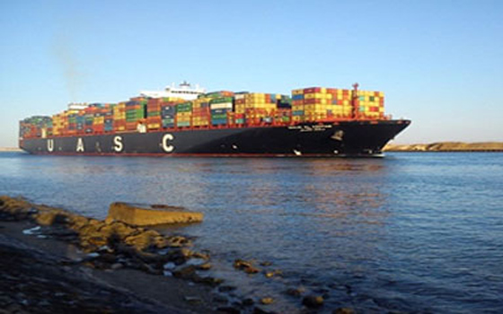 مصر اليوم - استئناف حركة سير المجرى الملاحي لقناة السويس بعد غرق إحدى القاطرات