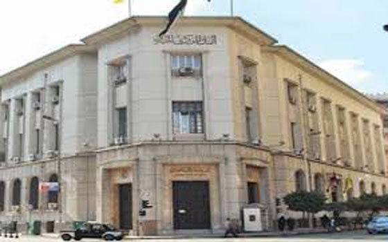   مصر اليوم - الدولار يتفوق على الجنيه في المدى الطويل والتراجع سببه مساعدات الخليج