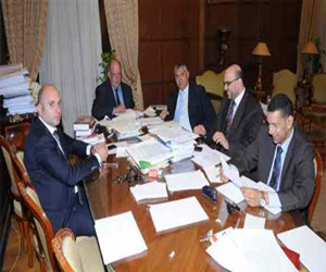   مصر اليوم - اختيار اثنين من حملة تمرد في لجنة تعديل الدستور يثير الجدل