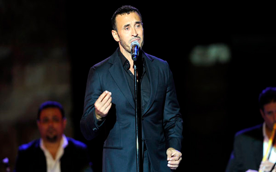 مصر اليوم - قيصر الغناء كاظم الساهر يلهب مسرح قرطاج ليلة العيد