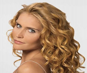   مصر اليوم - فرد الشعر أو صبغه أو تجعيده حاجة نفسية للتغيير