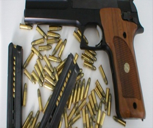 مصر اليوم - العثور على أسلحة في منازل السياسيين في المنطقة الخضراء