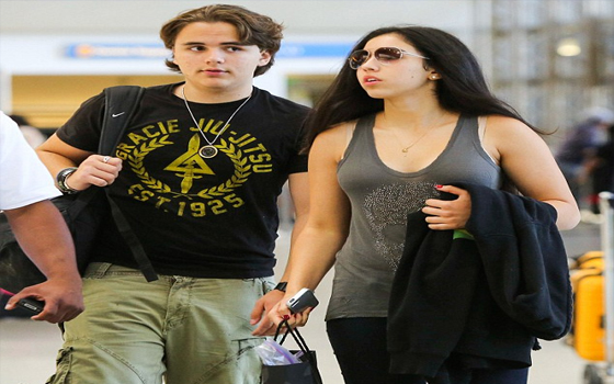   مصر اليوم - برنس جاكسون وصديقته ريمي الفلاح يطيران  لقضاء عطلة معًا