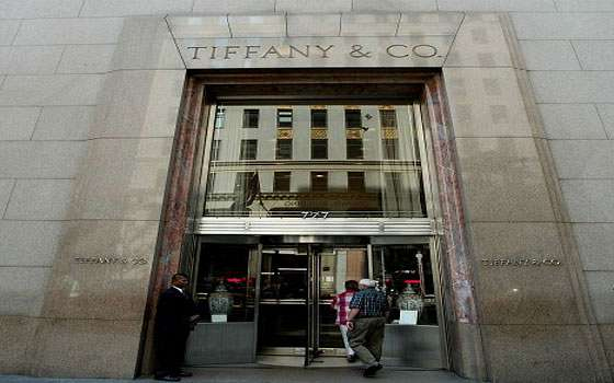 مصر اليوم - المصمّمة إلسا بريتي قد تفسخ عقدها مع شركة المجوهرات تيفاني