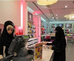   مصر اليوم - العمل السعودية تسعى لتأنيث المحال النسائية في الأسواق الشعبية