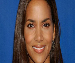 مصر اليوم - هالي بيري تزور طبيب نفسي للتحكم في مشاعرها