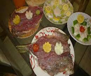   مصر اليوم - السمك المملح والفسيخ أشهر أكلات أهالي البحر الأحمر في العيد