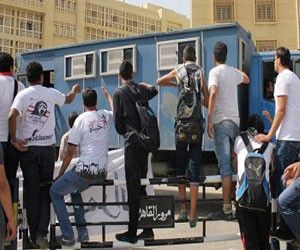   مصر اليوم - قوات الأمن تنجح في فض أزمة المحتجين أمام نادي الزمالك