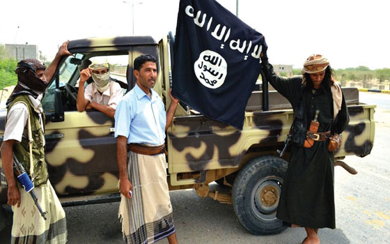 مصر اليوم - مقتل 5 جنود يمنيين في هجوم لـالقاعدة على حرس منشأة لتصدير الغاز