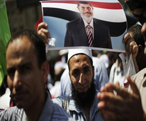   مصر اليوم - أنصار مرسي يتظاهرون في الإسكندرية مطالبين بعودته