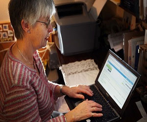   مصر اليوم - لماذا تنضم الأمهات إلى 'فيسبوك'؟